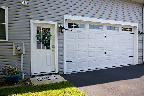 24/7 Emergency Garage Door Panel Replacement experts in Twin Lakes, CA